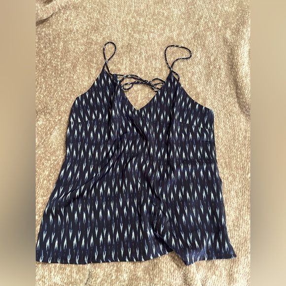 Banana Republic Blouse Perfect for Work or a Night Out - Picture 1 of 4